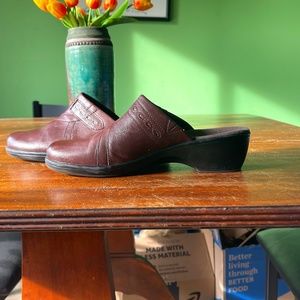 Clark Bendables brown slip on size 6
